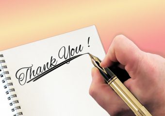 Rechtsprechung - Anspruch auf Schlussformeln im Arbeitszeugnis Thanks Thank you Danke Stift Papier Schreiben Zeugnis Dankeschön